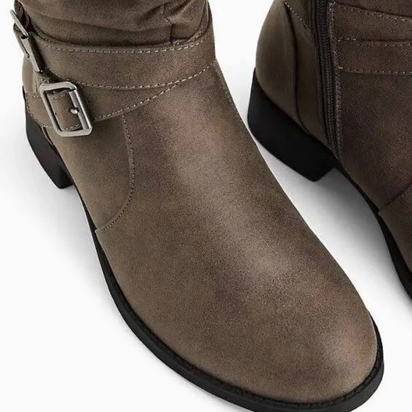 Torrid 9 wide Grey Slouchy Moto Boot Sweater Trimmed, Zippered Like New - Picture 4 of 8